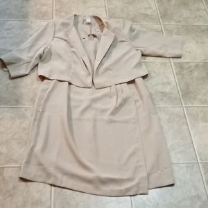 Women's size 20w two-piece dress suit the color is a tan
